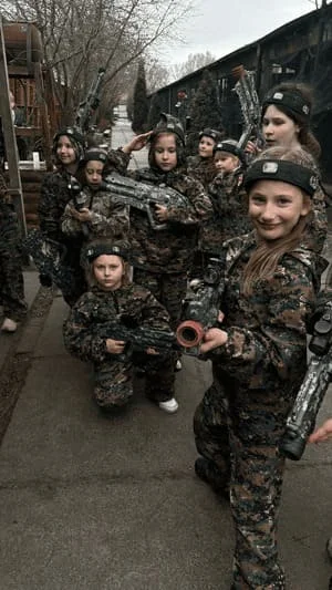Лазертаг Київ — емоції, драйв та командні бої гра в лазертаг Київ активний відпочинок підлітки